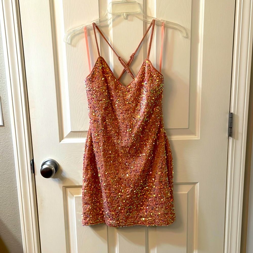 Sequined dress size small. Rose gold/dusty pink
